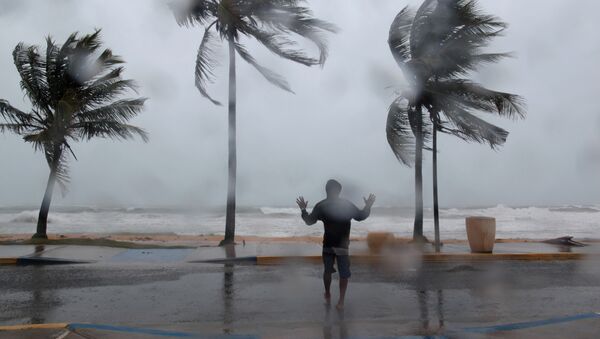 O furacão Irma afeta a costa de Porto Rico - Sputnik Brasil