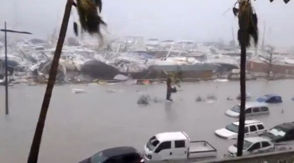 O porto inundado durante o furacão Irma na parte francesa da ilha de São Martinho - Sputnik Brasil