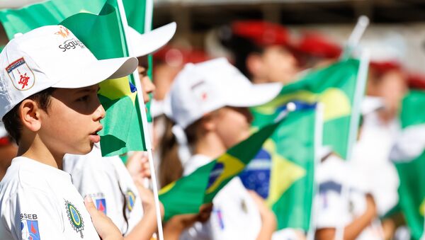 Crianças participando do desfile cívico-militar do Dia da Independência em Brasília - Sputnik Brasil