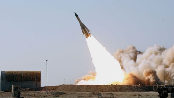 Lançamento de um S-200 feito pelo exército do Irã (foto de arquivo) - Sputnik Brasil