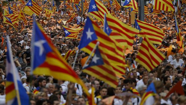 Manifestação pela independência da Catalunha em Barcelona - Sputnik Brasil