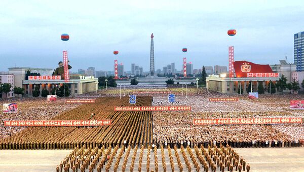 A parte principal da festa foi a parada militar na praça central de Pyongyang - Sputnik Brasil