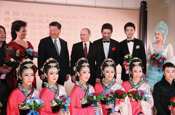 Presidente russo, Vladimir Putin, com seu homólogo chinês, Xi Jinping, assiste concerto em Xiamen, China - Sputnik Brasil