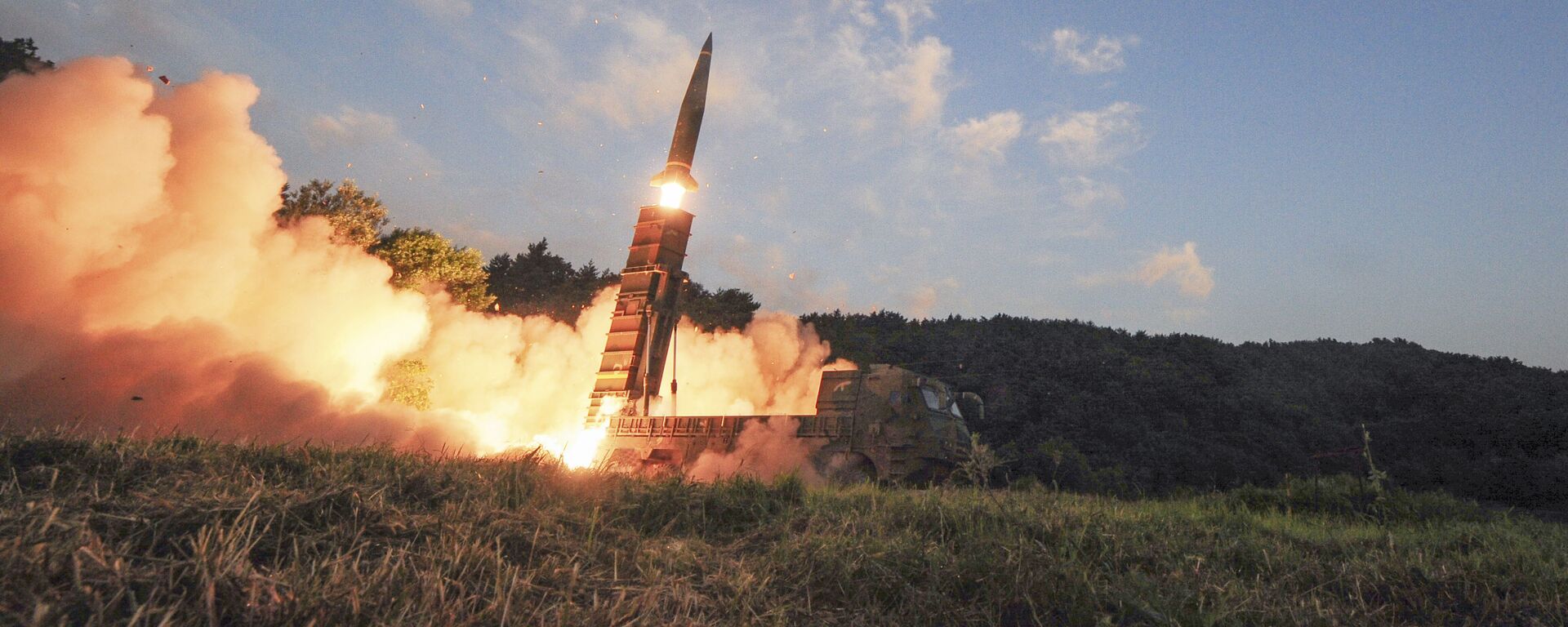 Lançamento do míssil balístico de curto alcance sul-coreano Hyunmoo II durante as manobras conjuntas dos EUA e Coreia do Sul - Sputnik Brasil, 1920, 15.06.2023