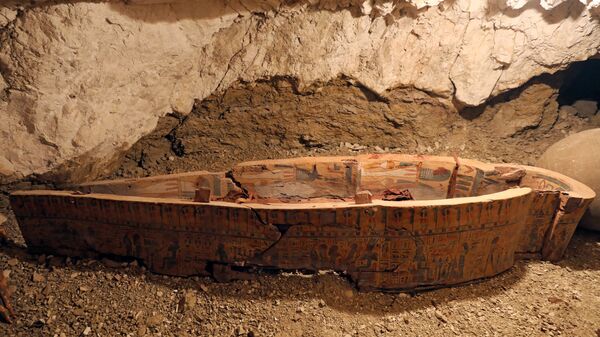 Sarcófago descoberto por arqueólogos egípcios em Luxor, Egito (foto de arquivo) - Sputnik Brasil