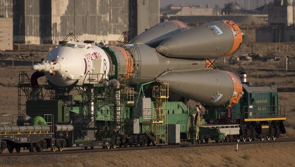 Soyuz MS-06  é lançado de trem para a plataforma de lançamento no Cosmódromo de Baikonur, no Cazaquistão, no domingo, 10 de setembro de 2017 - Sputnik Brasil