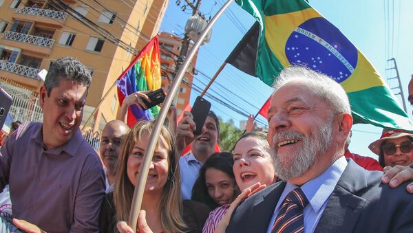 Ex-presidente Lula chega para prestar o seu segundo depoimento ao juiz federal Sérgio Moro, em Curitiba - Sputnik Brasil