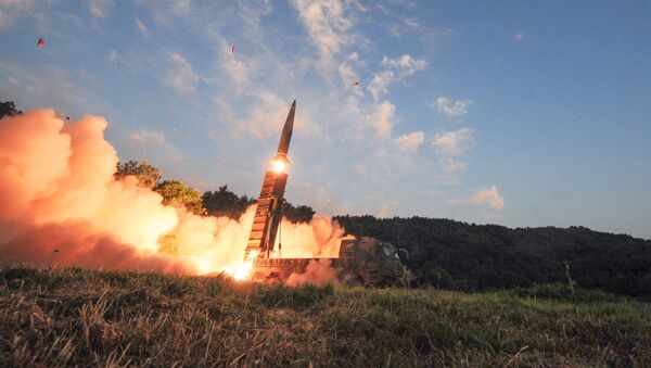 South Korean troops fire Hyunmoo Missile into the waters of the East Sea at a military exercise in South Korea September 4, 2017 - Sputnik Brasil