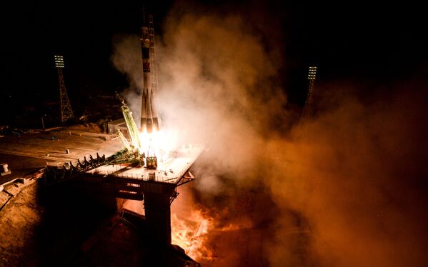 Lançamento do foguete-portador Soyuz-FG com uma espaçonave tripulada Soyuz MS-06 - Sputnik Brasil