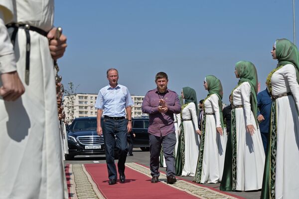 O secretário do Conselho de Segurança da Rússia, Nikolai Patrushev, e o chefe da República da Chechênia na cerimônia de inauguração do Palácio de Vôlei em Grozny - Sputnik Brasil