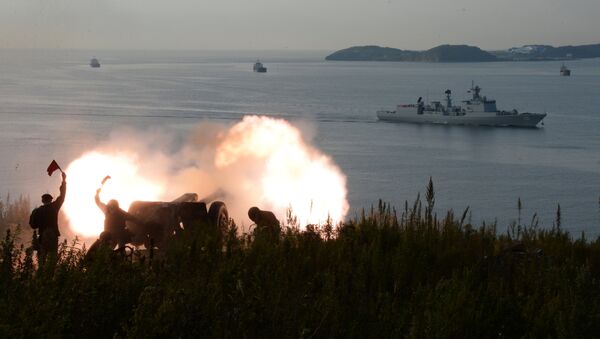 Grupo de navios de guerra chineses chega à cidade russa de Vladivostok para participar da segunda etapa das manobras conjuntas Cooperação Marítima 2017 - Sputnik Brasil