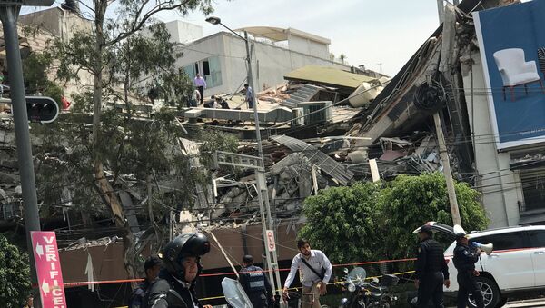 Damages are seen after an earthquake hit in Mexico City, Mexico September 19, 2017. - Sputnik Brasil