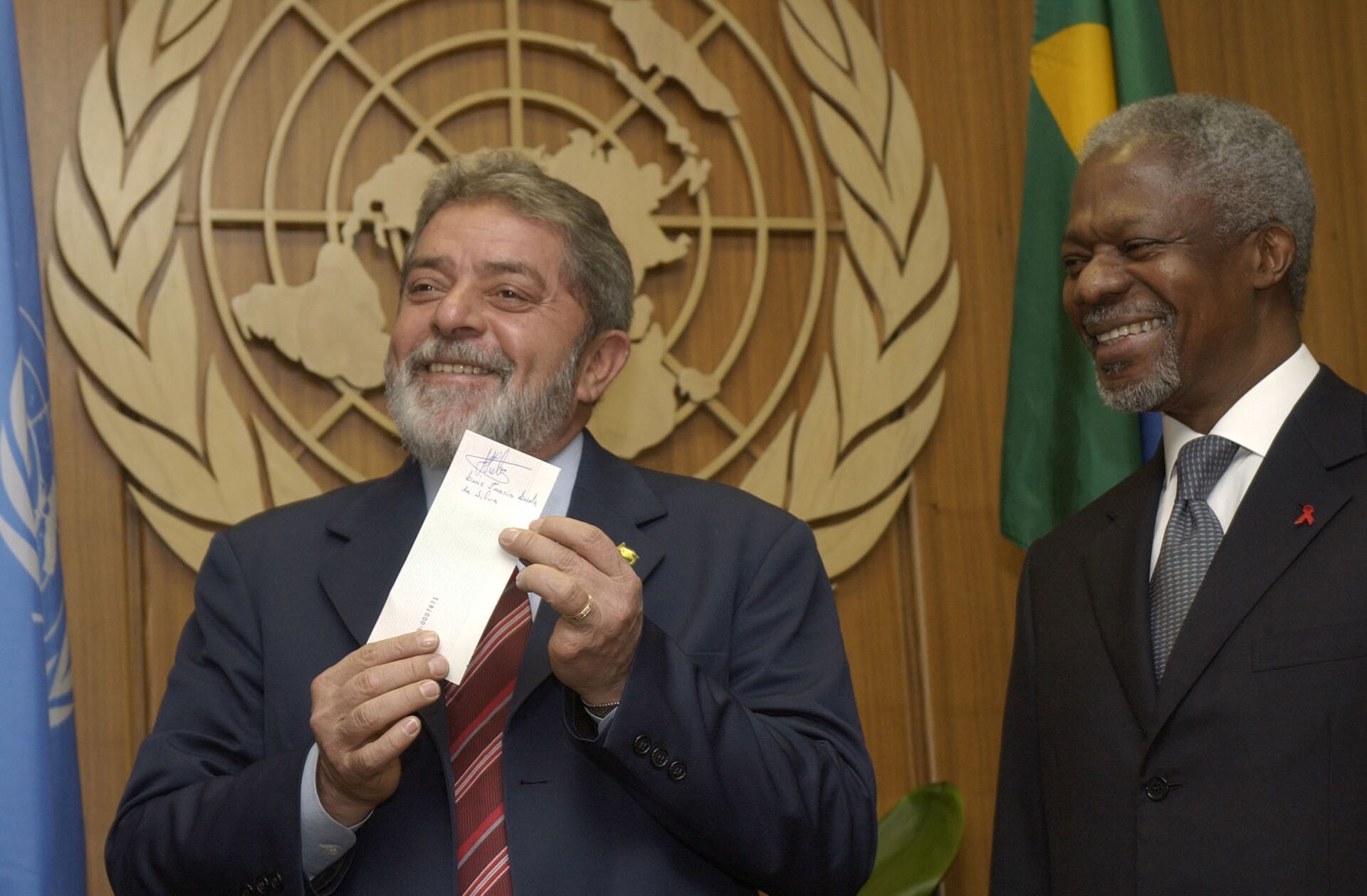 Lula o secretário-geral da ONU, Kofi Annan, durante a Assembleia Geral das Nações Unidas, 25 de setembro de 2003 - Sputnik Brasil, 1920, 14.09.2023
