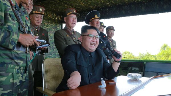 Kim Jong-un com militares norte-coreanos - Sputnik Brasil