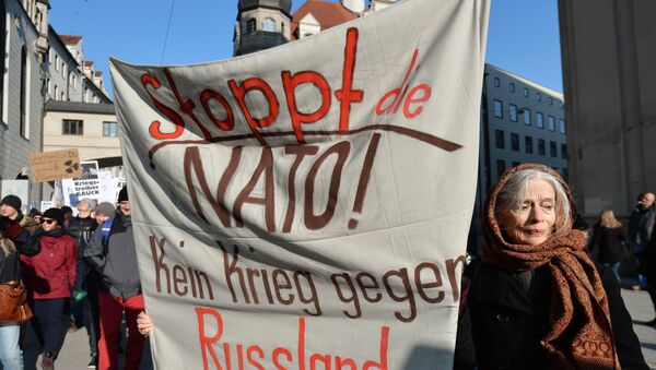 Ação de protesto contra a OTAN e pelo fim da confrontação da Rússia, em Munique - Sputnik Brasil