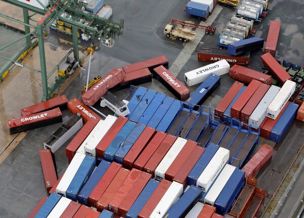 Estrago em depósito de containers nas Ilhas Virgens Americanas. - Sputnik Brasil