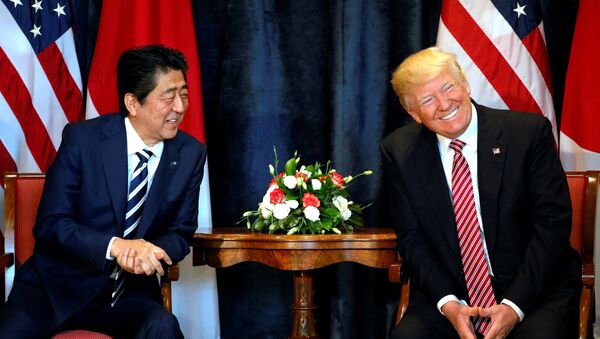 Presidente dos EUA Donald Trump e o primeiro-ministro japonês Shinzo Abe (foto de arquivo) - Sputnik Brasil