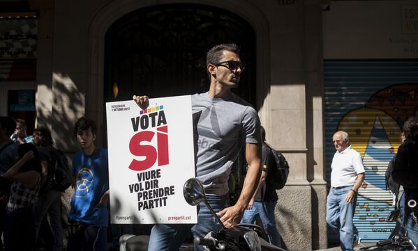 Partidários da independência da Catalunha apelam aos seus partidários a saírem às ruas e se manifestarem contra as autoridades espanholas - Sputnik Brasil