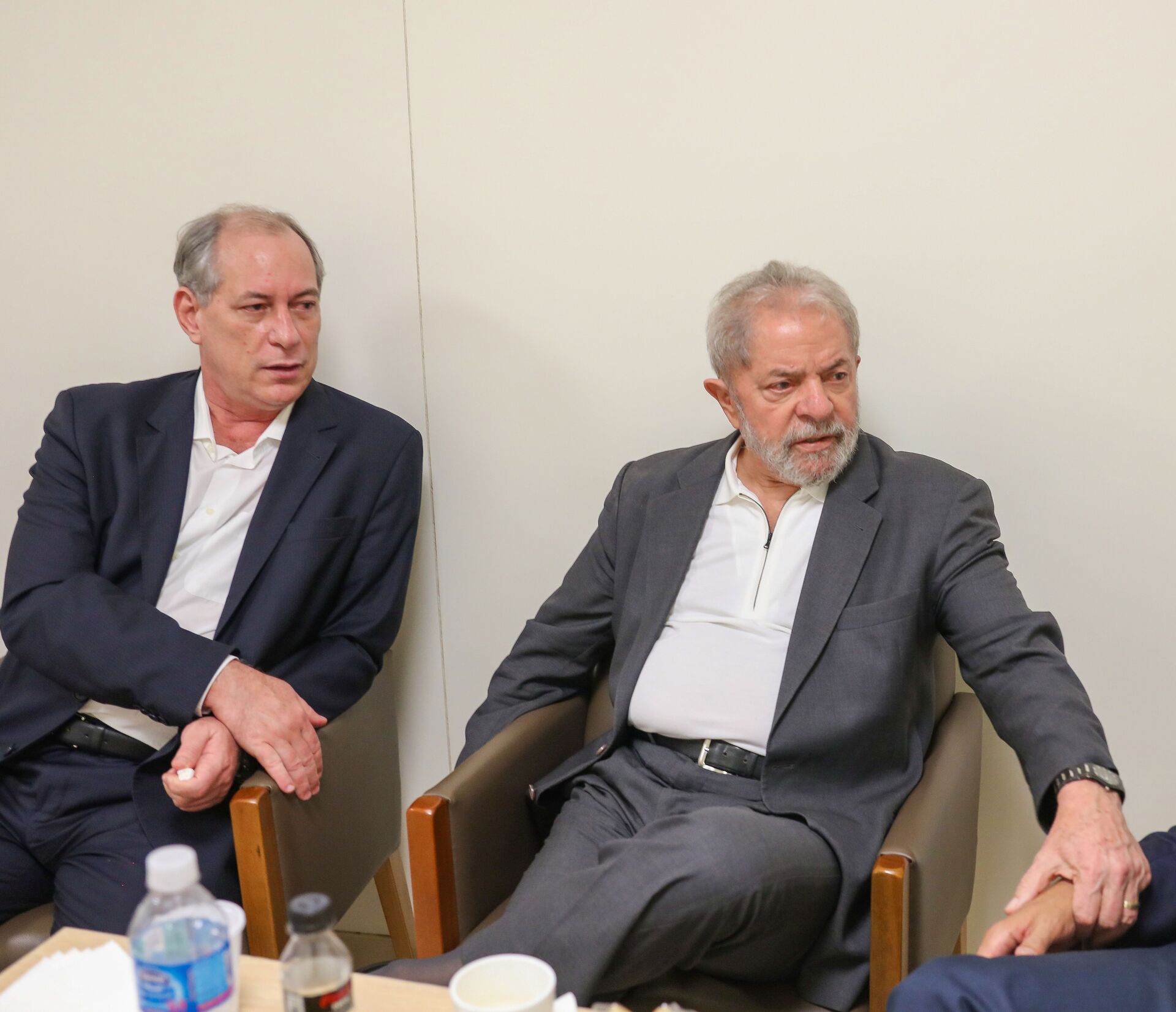 Ciro Gomes ao lado do ex-presidente Lula, em encontro no Instituto Lula - Sputnik Brasil, 1920, 28.01.2022