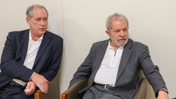 Ciro Gomes ao lado do ex-presidente Lula, em encontro no Instituto Lula - Sputnik Brasil