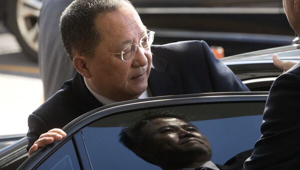 FILE - In this Sept. 19, 2017, file photo, North Korean Foreign Minister Ri Yong Ho gets into a car at Beijing Capital International Airport in Beijing. Ri in New York on Wednesday, Sept. 20, 2017, described as the sound of a dog barking U.S President Donald Trump's threat to destroy his country - Sputnik Brasil