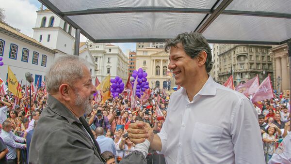 Lula e Fernando Haddad em comício durante a campanha eleitoral de 2016 - Sputnik Brasil