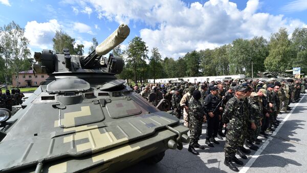 Recrutas do exército ucraniano participam da cerimônia militar de juramento - Sputnik Brasil