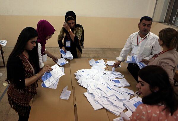 Contagem de votos durante o referendo pela independência no Curdistão iraquiano - Sputnik Brasil