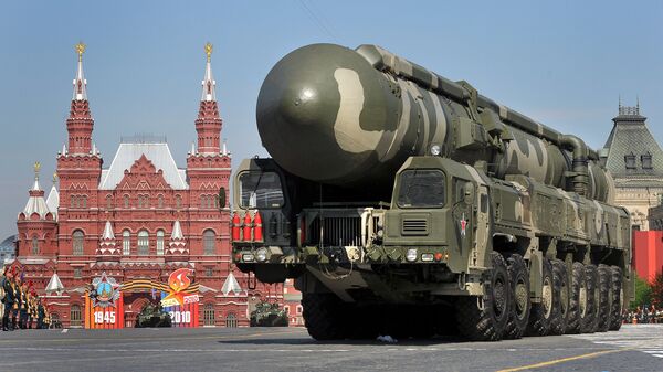 Sistema de mísseis Topol na Praça Vermelha, Moscou (foto de arquivo) - Sputnik Brasil
