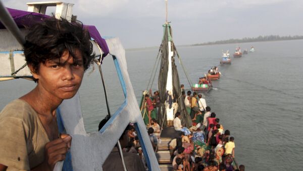 Um barco de pesca com migrantes rohingya e bengalis (foto de arquivo) - Sputnik Brasil