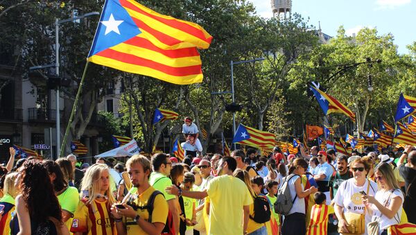 Apoiadores da independência da Catalunha em Barcelona - Sputnik Brasil