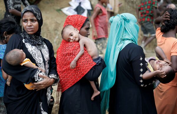 Refugiados rohingyas esperam por ajuda humanitária no Bangladesh - Sputnik Brasil