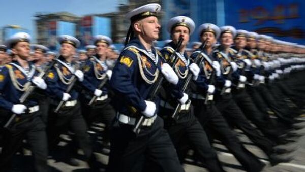Militares russos ensaiam para a Parada da Vitória de 9 de maio, em Moscou. - Sputnik Brasil