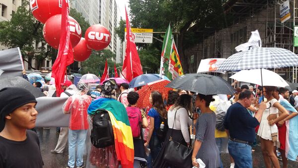 Nem chuva atrapalha manifestação no Rio contra privatização da Eletrobras - Sputnik Brasil