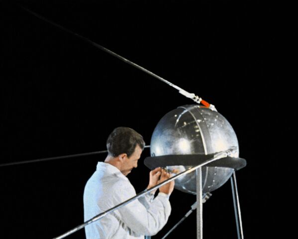 Imagem de um documentário mostrando preparações antes do lançamento do Sputnik - Sputnik Brasil