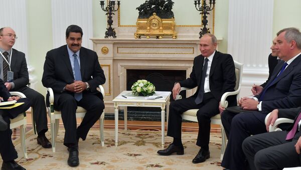 Nicolás Maduro, presidente da Venezuela e Vladimir Putin, durante o encontro realizado em 4 de outubro - Sputnik Brasil