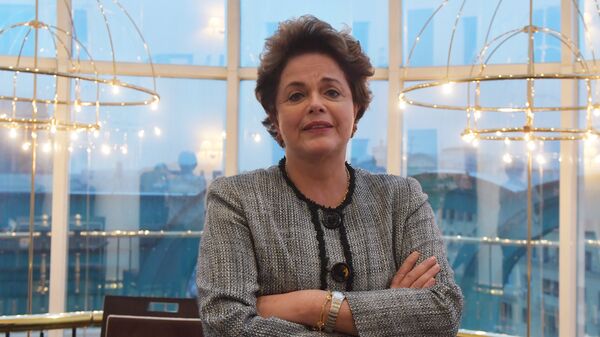 Ex-presidente brasileira, Dilma Rousseff, durante entrevista com Sputnik Brasil em Moscou, 6 de outubro de 2017 - Sputnik Brasil
