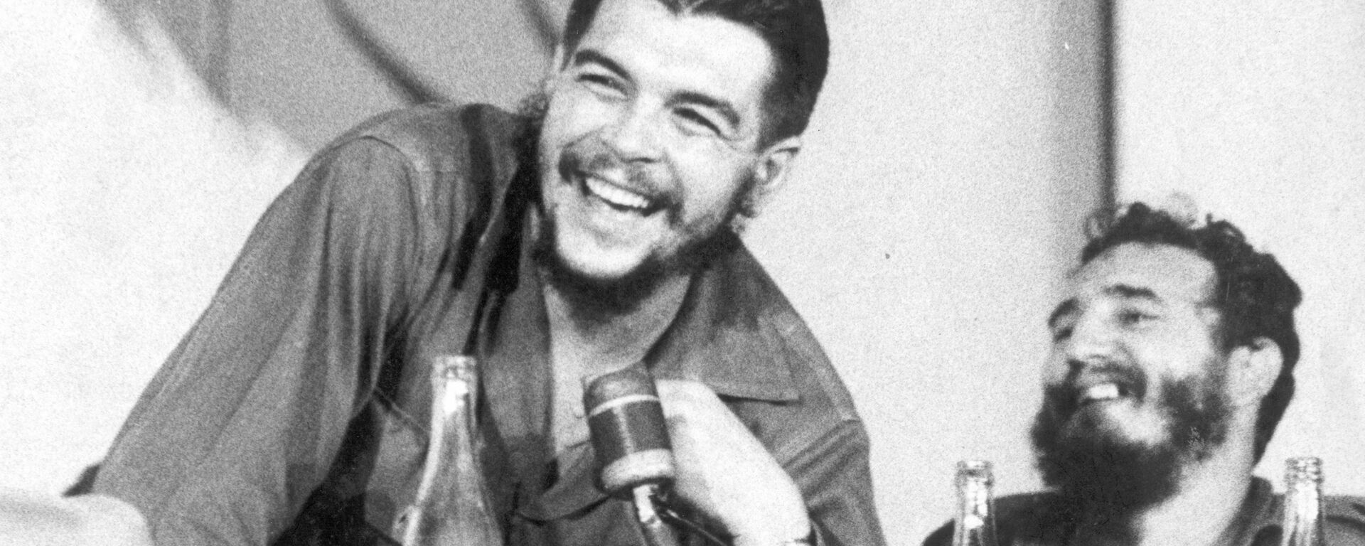 Che Guevara e Fidel Castro - Sputnik Brasil, 1920, 09.10.2017