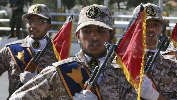 Os efetivos do o Corpo de Guardiões da Revolução Islâmica (CGRI) durante um desfile militar (foto de arquivo) - Sputnik Brasil