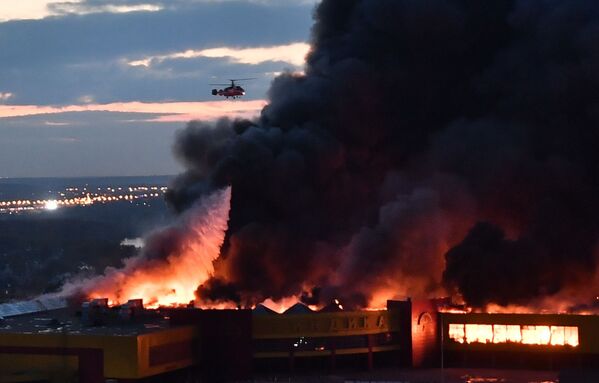 Incêndio no shopping de construção Sindika em Moscou - Sputnik Brasil
