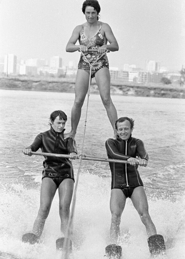 Atletas no Campeonato da URSS de Esqui Aquático, 1985 - Sputnik Brasil
