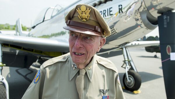 Jerry Yellin, veterano norte-americano da Segunda Guerra Mundial - Sputnik Brasil