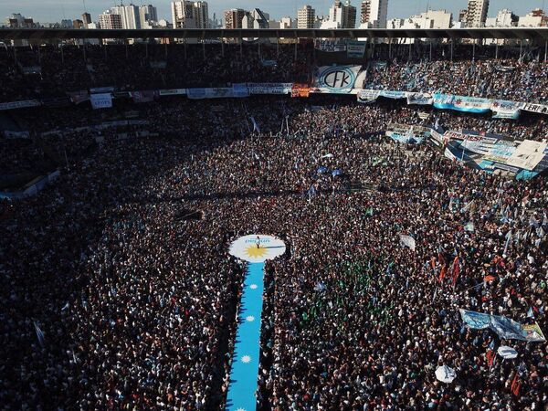100 mil pessoas estiveram presentes. - Sputnik Brasil