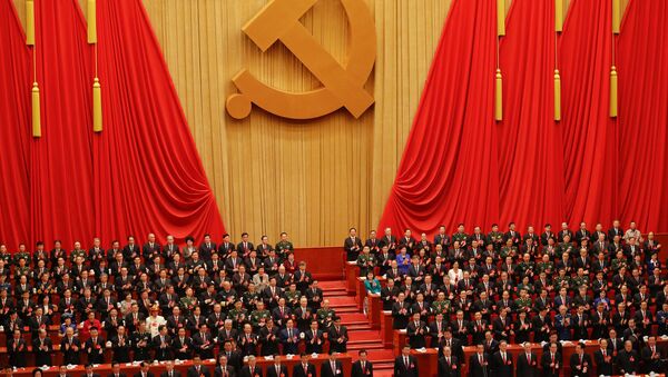 Xi Jinping e outros membros do Partido Comunista, no 19° Congresso Nacional do Partido Comunista, em Pequim - Sputnik Brasil