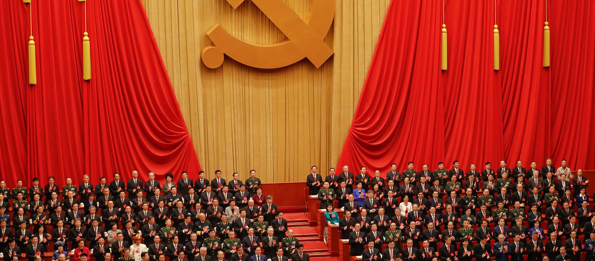 Xi Jinping e outros membros do Partido Comunista, no 19° Congresso Nacional do Partido Comunista, em Pequim - Sputnik Brasil, 1920, 16.11.2017