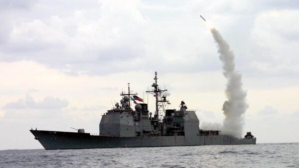 Lançamento de míssil Tomahawk a partir de um navio norte-americano - Sputnik Brasil