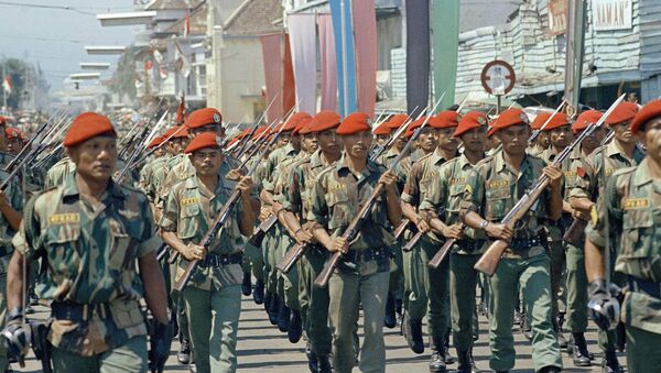 Tropas de elite no desfile militar em Bandung, Indonésia, 1966 - Sputnik Brasil