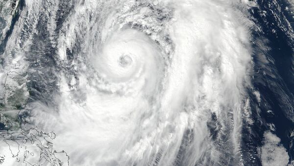 NASA-NOAA Suomi NPP satellite visible light image of Typhoon Lan on October 20 at 12:30 a.m. EDT. - Sputnik Brasil
