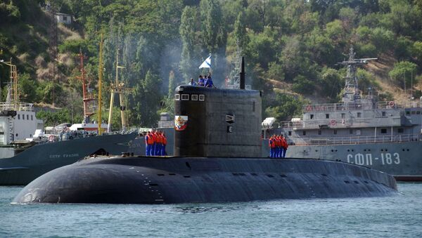 Submarino Krasnodar da Frota do Mar Negro no porto de Sevastopol - Sputnik Brasil