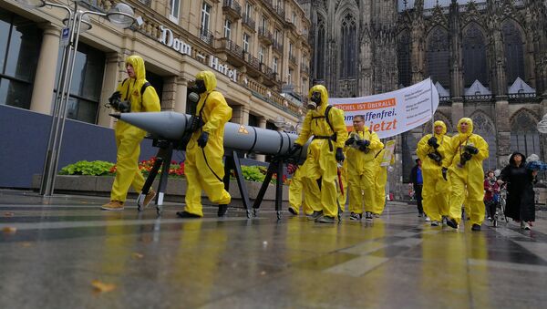 Ativistas se manifestam contra armas nucleares norte-americanas em Colônia, Alemanha (foto de arquivo) - Sputnik Brasil